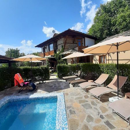 Семеен Хотел Скендерова Къща Leshten Exterior photo
