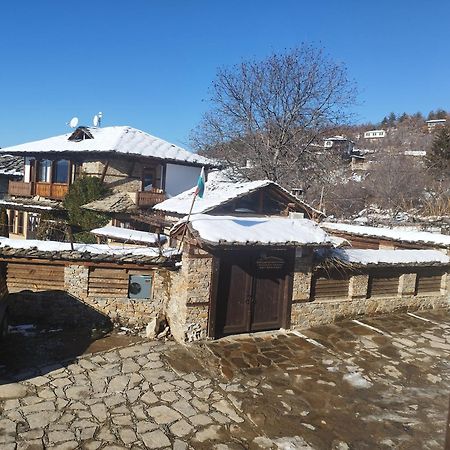 Семеен Хотел Скендерова Къща Leshten Exterior photo