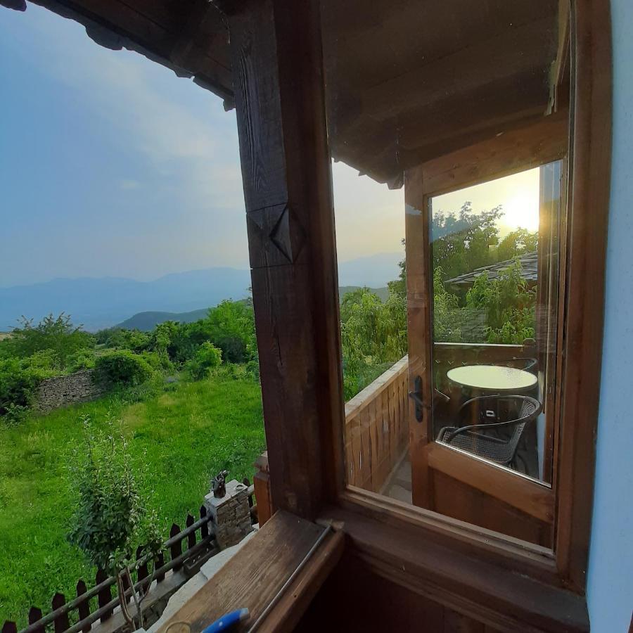 Семеен Хотел Скендерова Къща Leshten Exterior photo