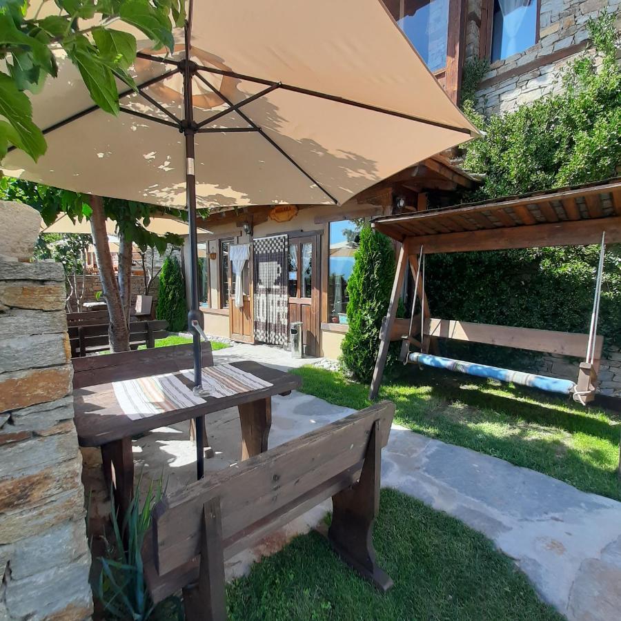 Семеен Хотел Скендерова Къща Leshten Exterior photo