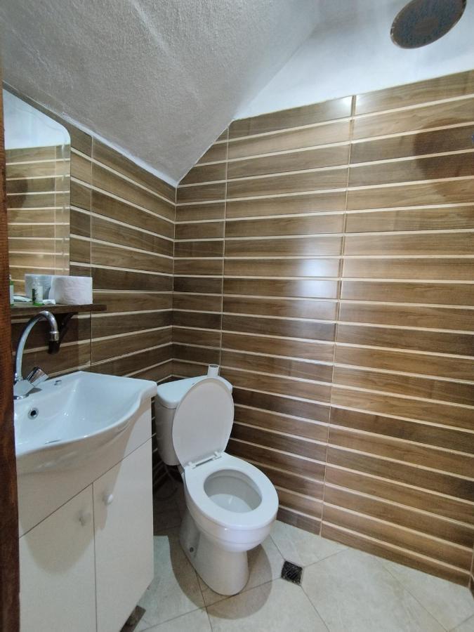 Семеен Хотел Скендерова Къща Leshten Exterior photo