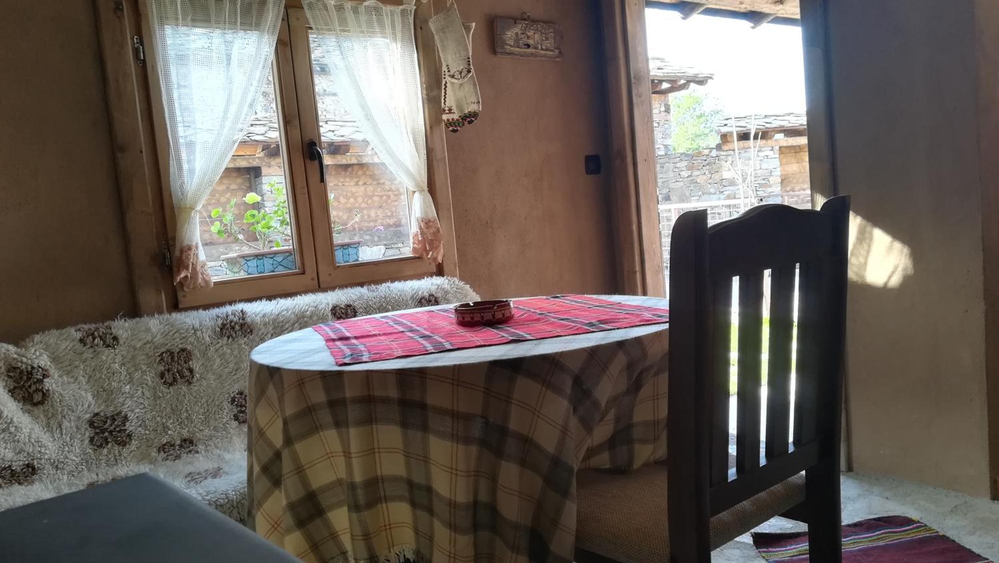 Семеен Хотел Скендерова Къща Leshten Room photo