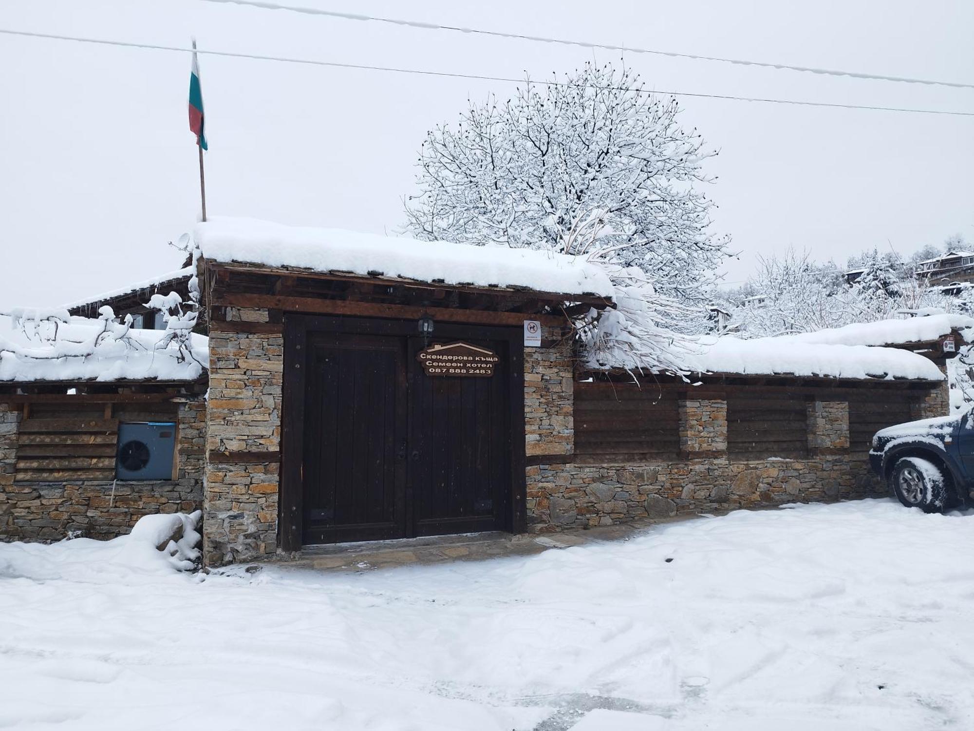 Семеен Хотел Скендерова Къща Leshten Exterior photo