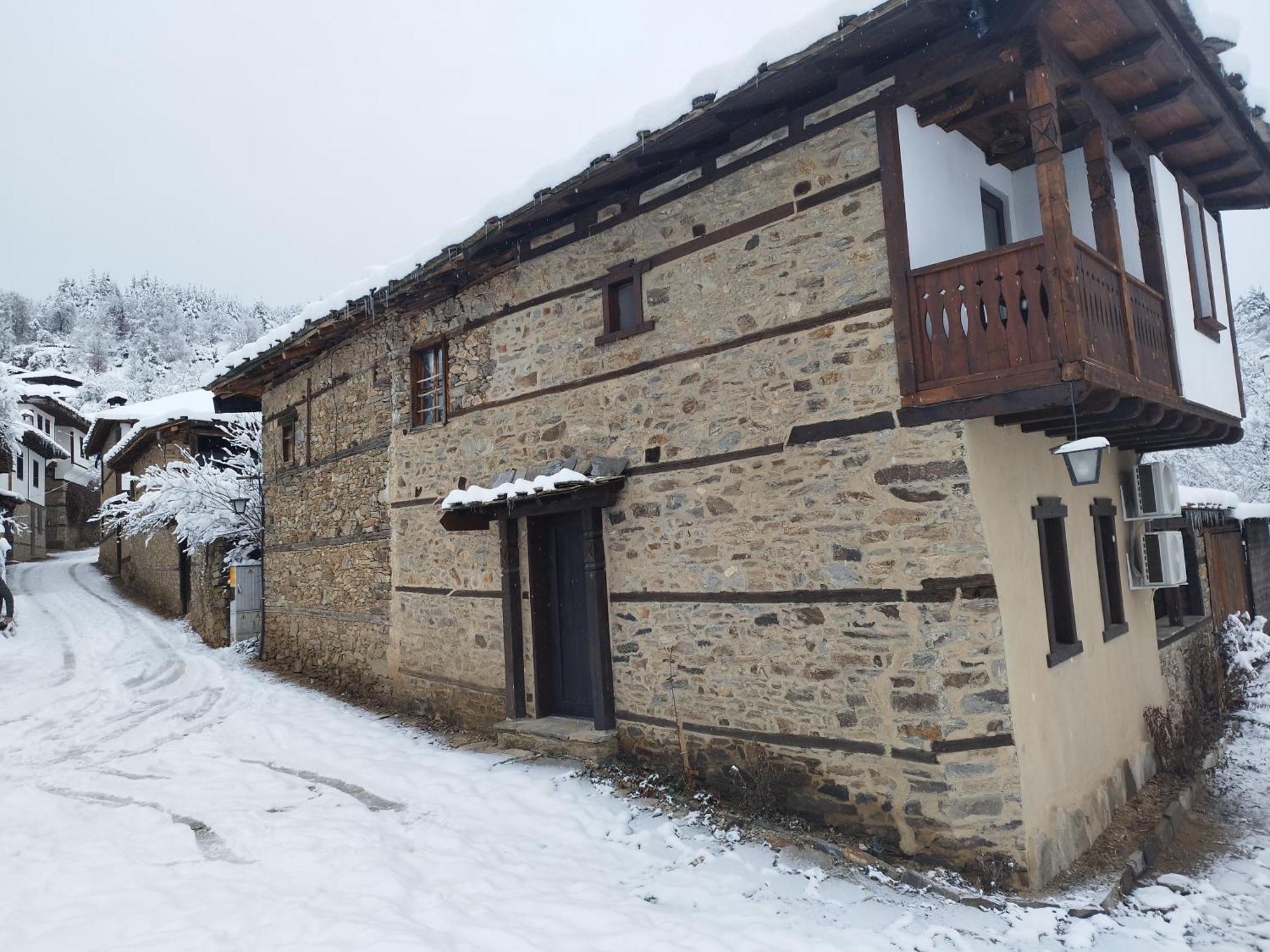 Семеен Хотел Скендерова Къща Leshten Exterior photo