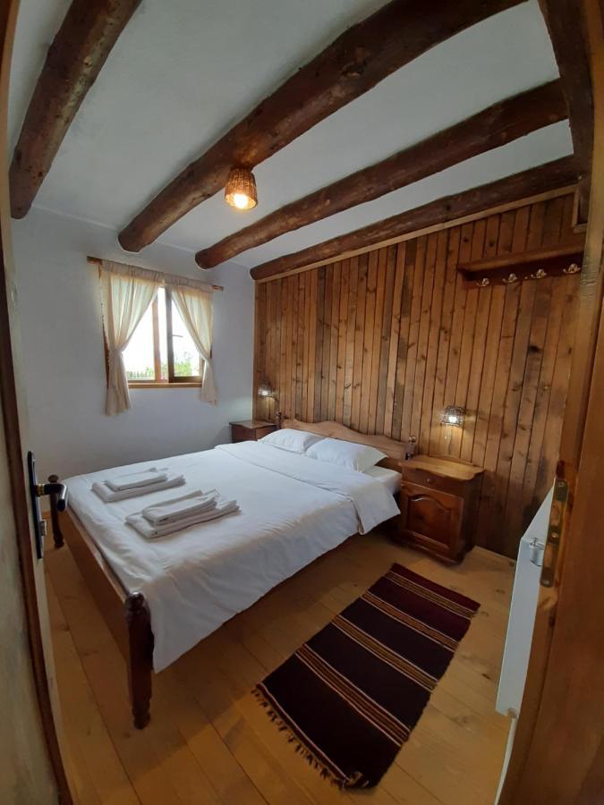 Семеен Хотел Скендерова Къща Leshten Room photo